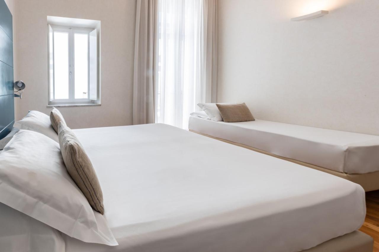 Hotel Piazza Bellini & Apartments Наполи Екстериор снимка